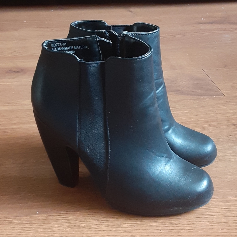 Ankle boots